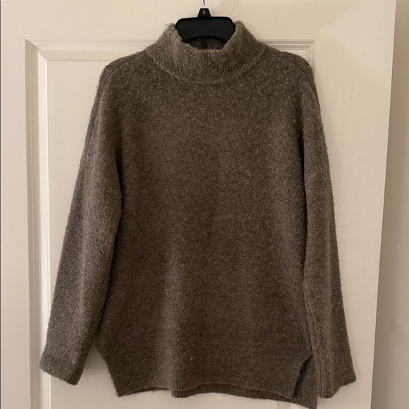 Abercrombie & Fitch Sweaters - Abercrombie & Fitch Taupe Knit Sweater